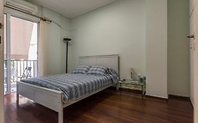 Cozy & Quiet Central Apartment